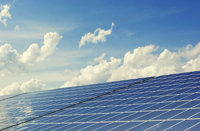 De voordelen van het combineren van zonnepanelen Rotterdam en Be Solar